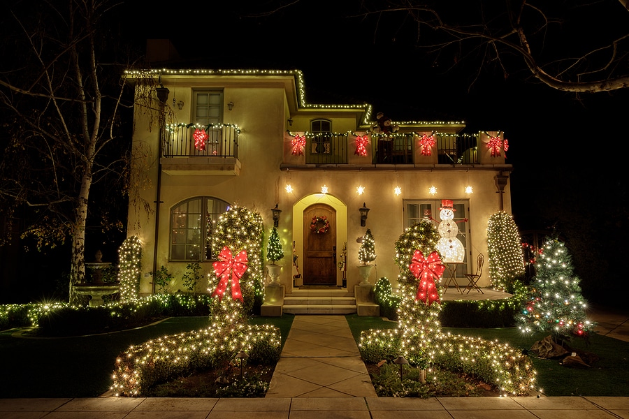 When to Schedule Your Holiday Lighting Installation