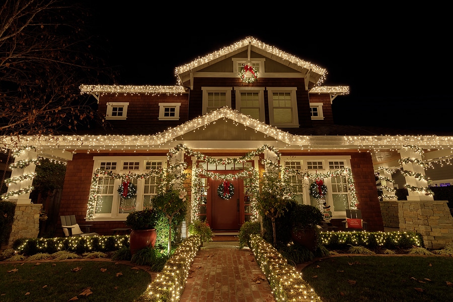 5 Benefits of Professional Holiday Light Installation